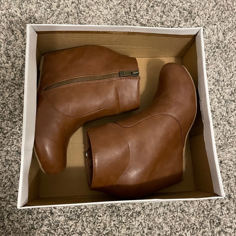 Brown leather wedges